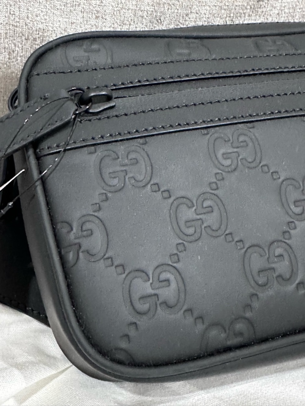 GUCCI RUBBER EFFECT GG BELT BAG - Picture 4 of 11